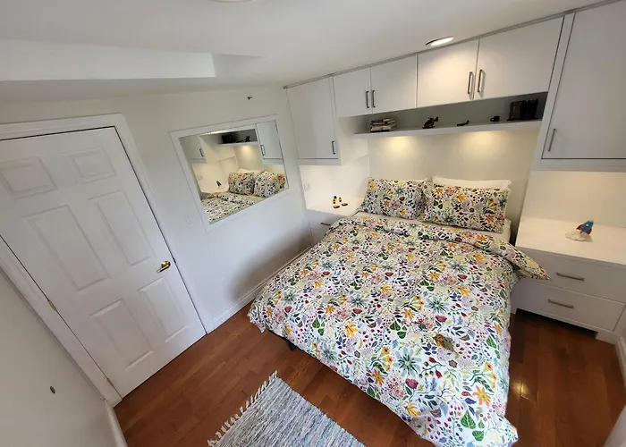 Downtown Toronto House Central 2Bed 2Bath Subway Free Parking